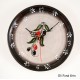 Horloge murale grise olive
